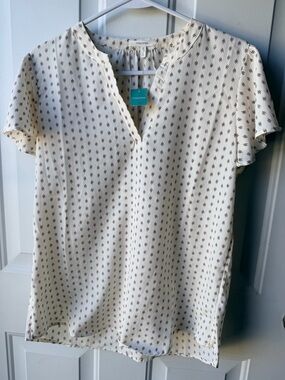 Maurices Women’s Small Cream Brown Print Blouse Flutter Sleeve V-Neck Top